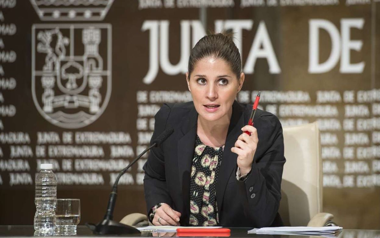 La portavoz del Gobierno de Extremadura, Isabel Gil Rosiña