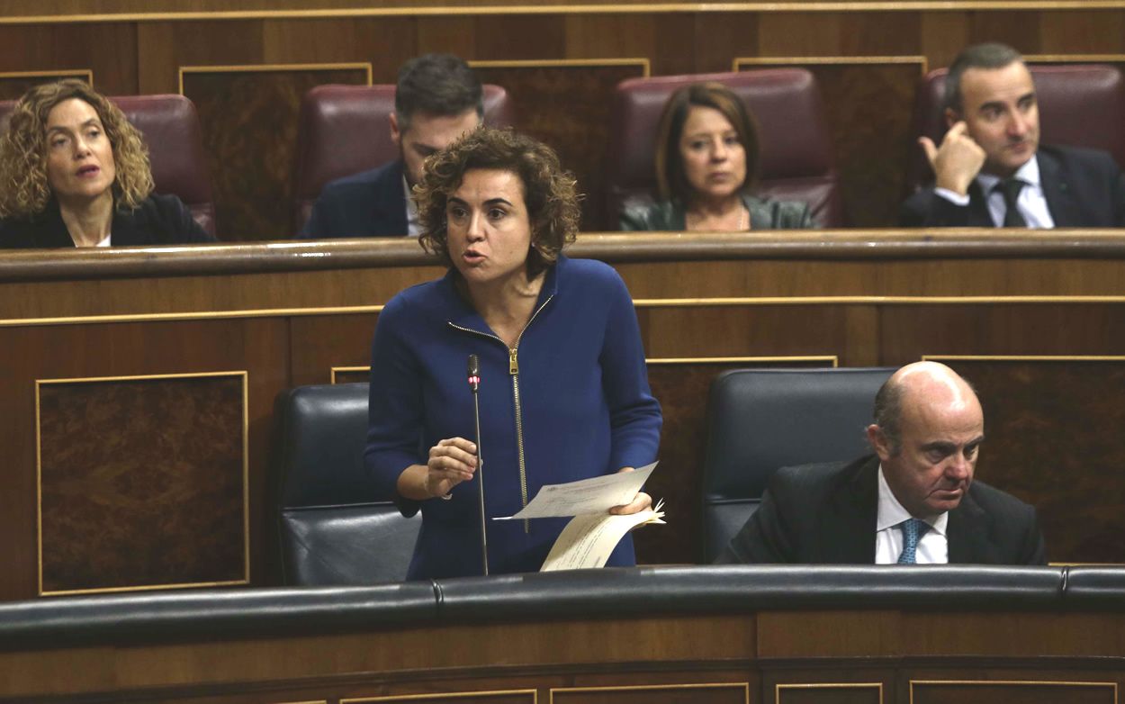 Dolors Montserrat, interviniendo en el Congreso de los Diputados.