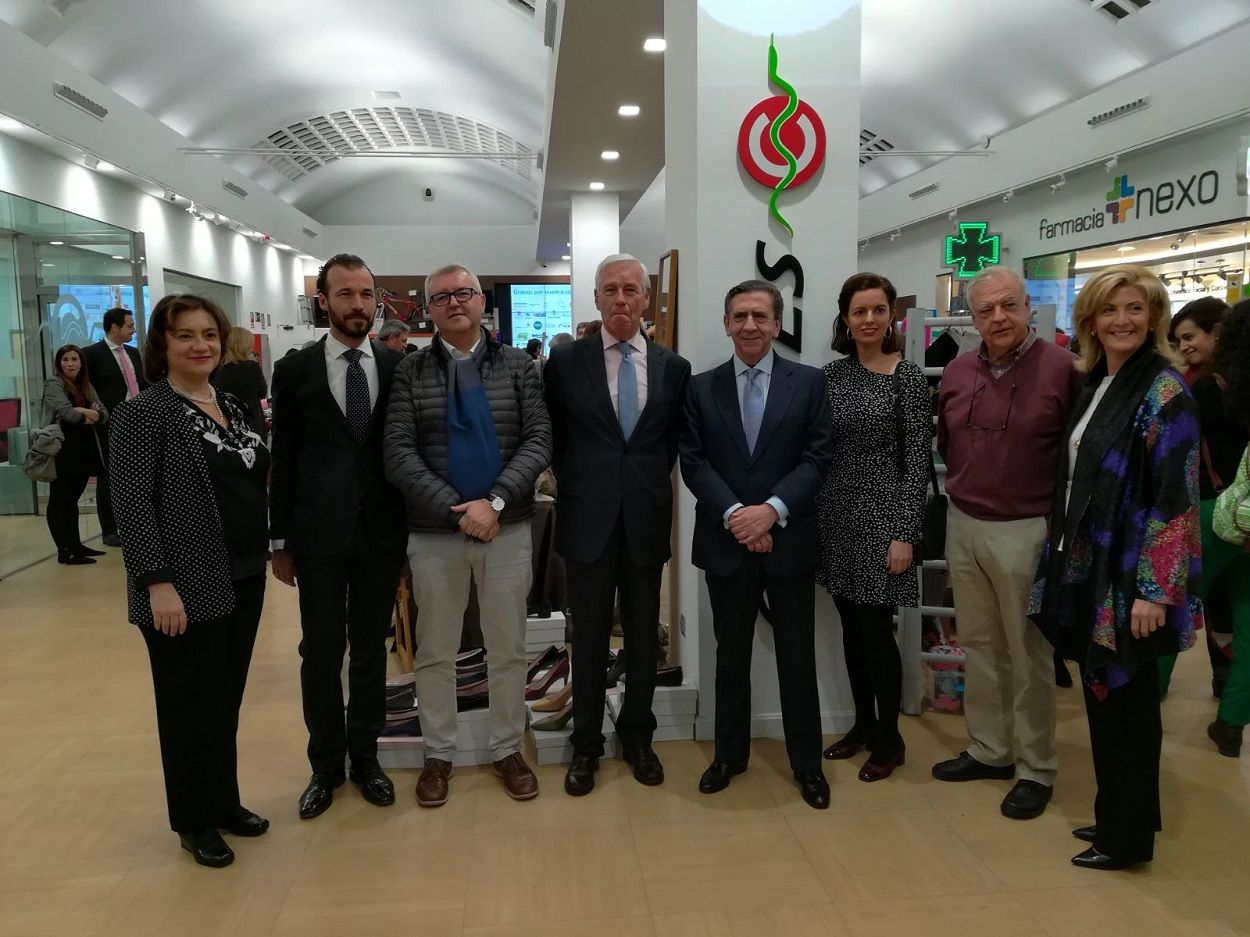 En la imagen, el presidente de Cofares, Juan Ignacio Güenechea, junto a otros miembros del Grupo.