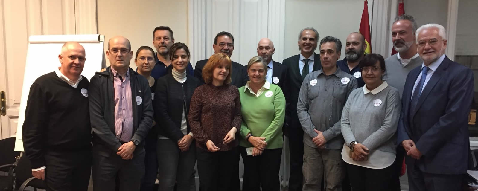 Enrique Ruiz Escudero, junto a los miembros de la Mesa Sectorial Sanidad Carrera Profesional