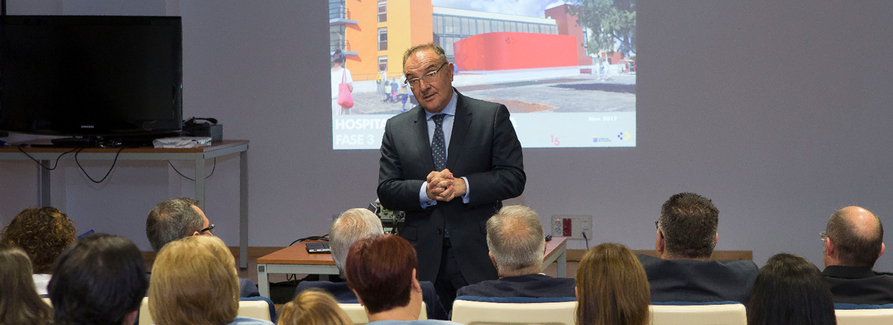 José Manuel Baltar, el consejero de Sanidad del Gobierno de Canarias, ha explicado el proyecto de ampliación del Hospital General de Fuerteventura.