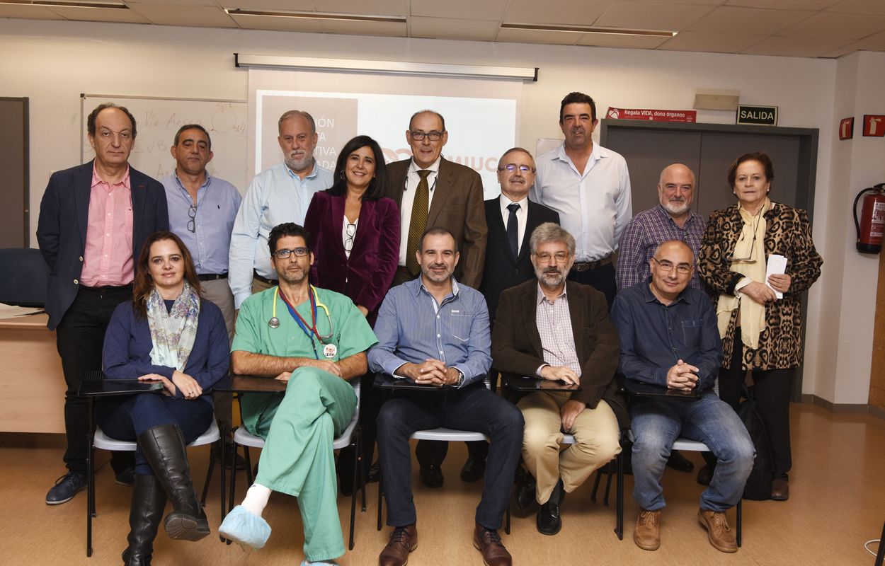 Miembros de la Junta Directiva de SAMIUC junto a jefes de distintas UCI de Andalucía.