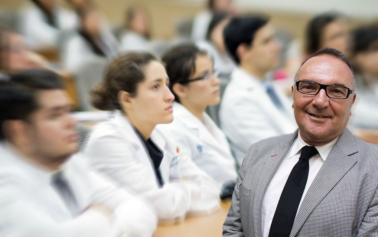 El consejero de Sanidad de Canarias, José Manuel Baltar, carga contra el Ministerio de Sanidad por la tardanza en la acreditación de los nuevos médicos.