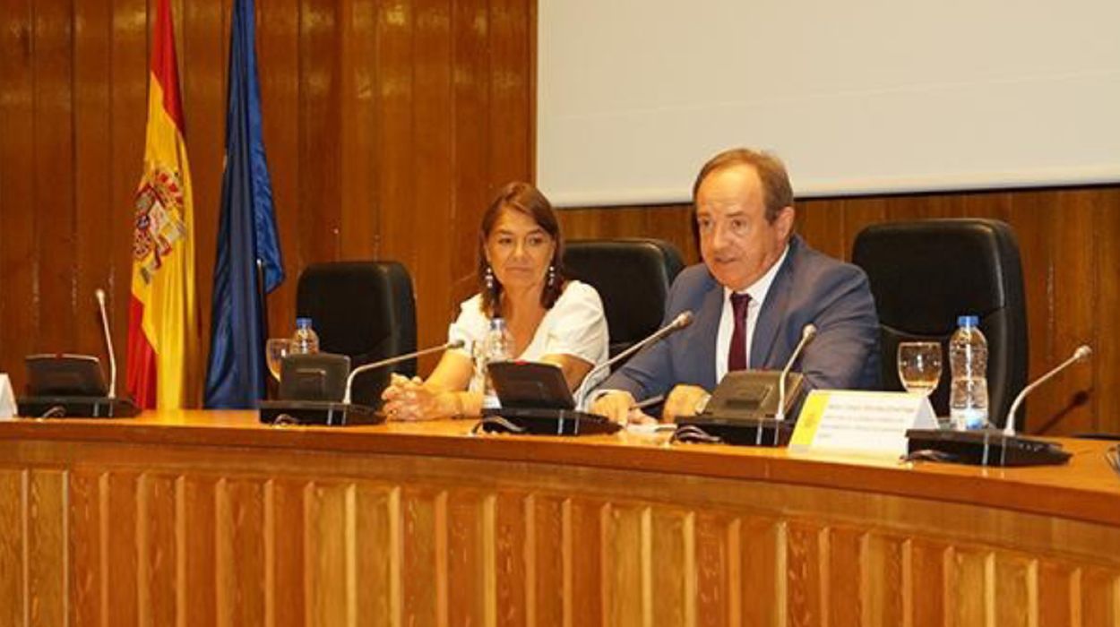 Belén Crespo Sánchez-Eznarriaga (directora de la AEMPS) y José Javier Castrodeza Sanz (secretario general de Sanidad y Consumo).