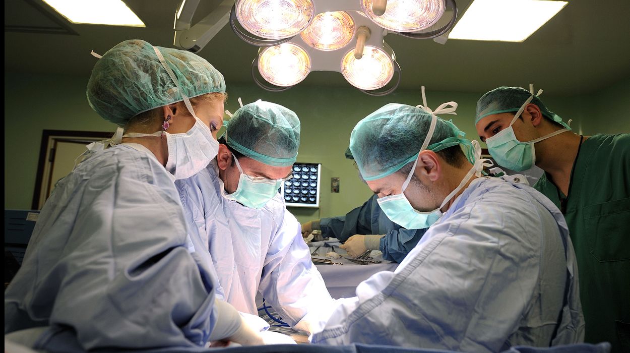 Más de 156.000 habitantes en Cataluña están a la espera de una intervención quirúrgica en los últimos seis meses