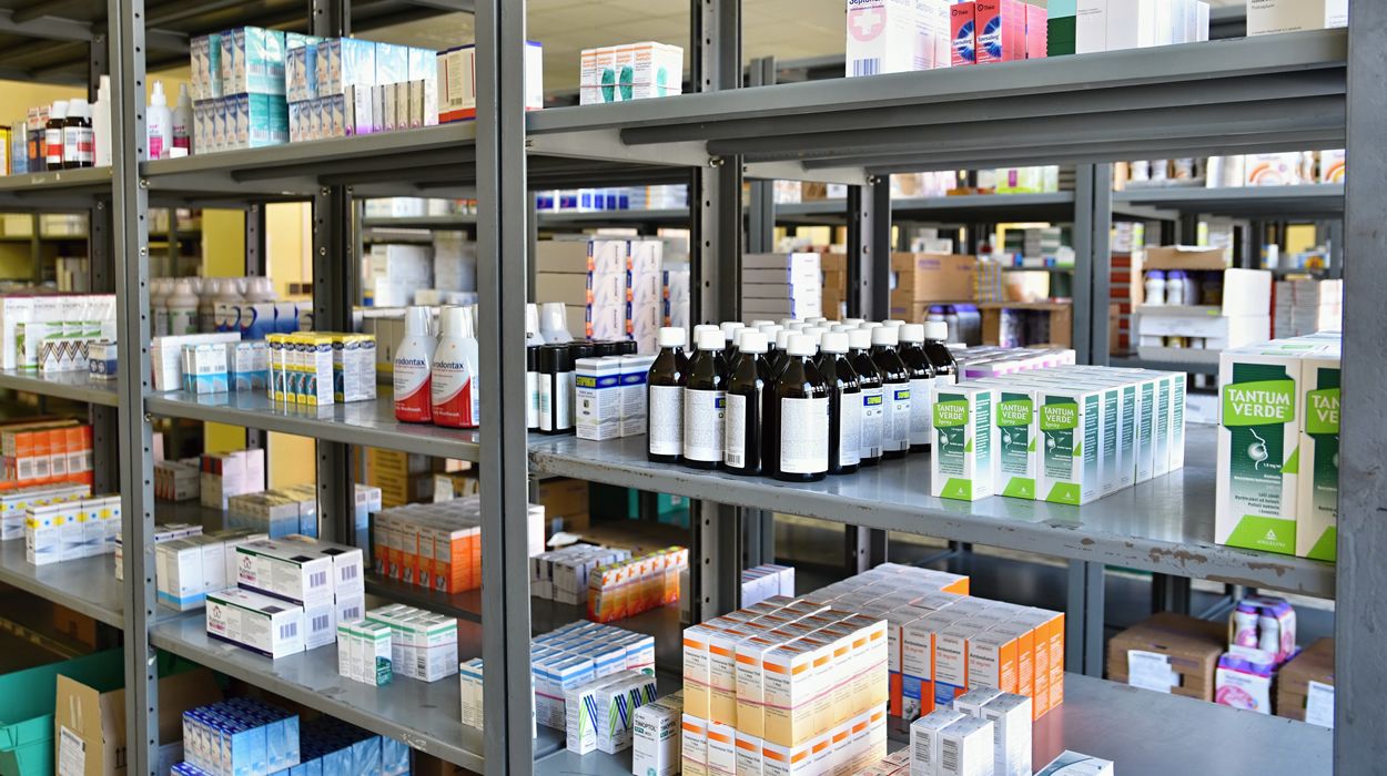 Los críticos con las subastas denuncian desabastecimientos de medicamentos en las farmacias