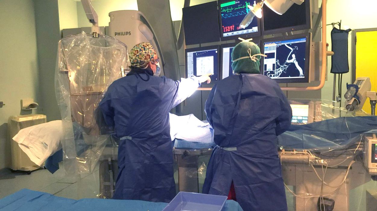 Servicio de Radiología Vascular e Intervencionista aplicando la nueva técnica de La Ribera.