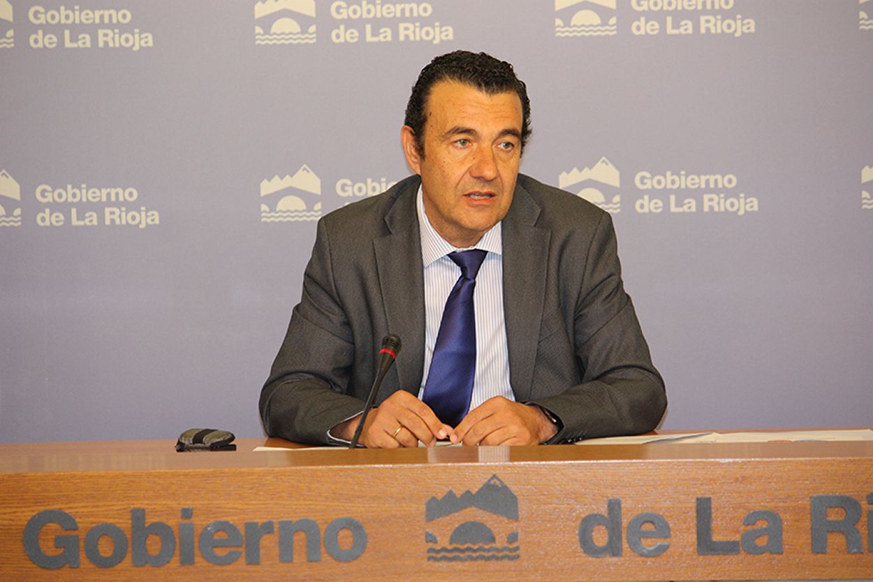 El director de la Fundación Rioja Salud, Javier Aparicio, tras la última reunión trimestral del Patronato de la entidad