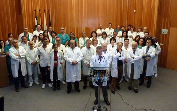 Los jefes de servicio de Huelva tranquilizan a los pacientes y muestran su “desacuerdo” por las críticas