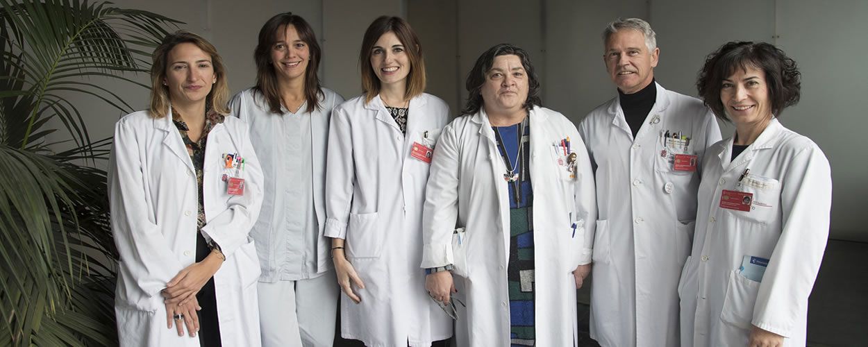 (De izquierda a derecha) María Zandio, María Latasa, Izaskun Basterra, María Eugenia Yoldi, Manuel Montesino y Maite Lizarraga. Equipo del Complejo Hospitalario de Navarra