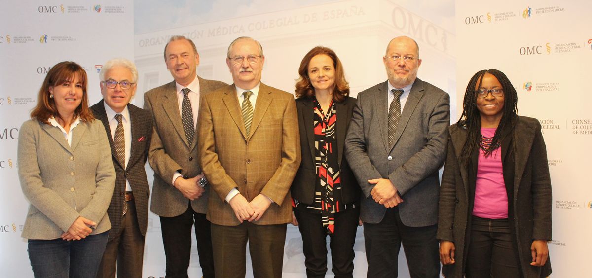 Representantes políticos y de las organizaciones de especialistas durante el acto de presentación de las propuestas contra el tabaco de la OMC y el CNPT