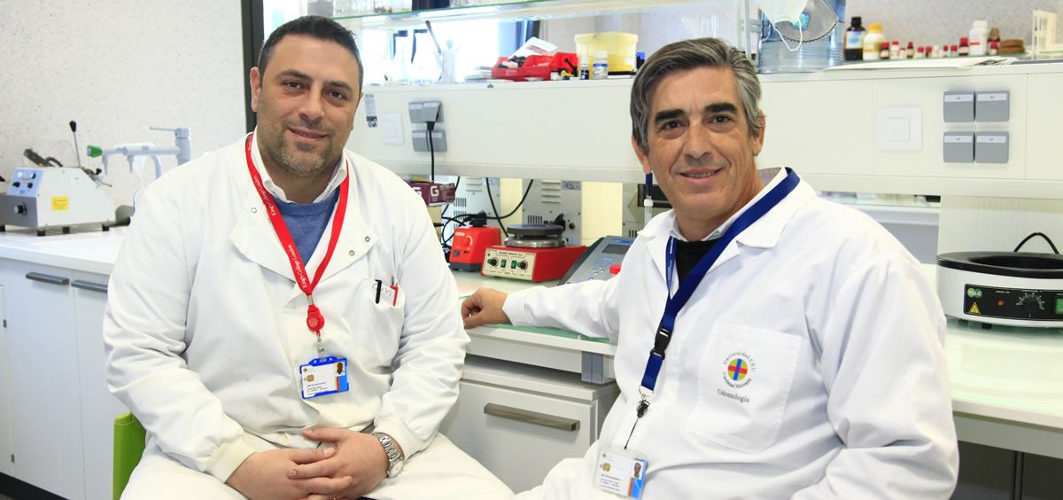 Los profesores de la CEU UCH Salvatore Sauro y Santiago Arias Luxan, autores del estudio publicado por Journal of Dentistry