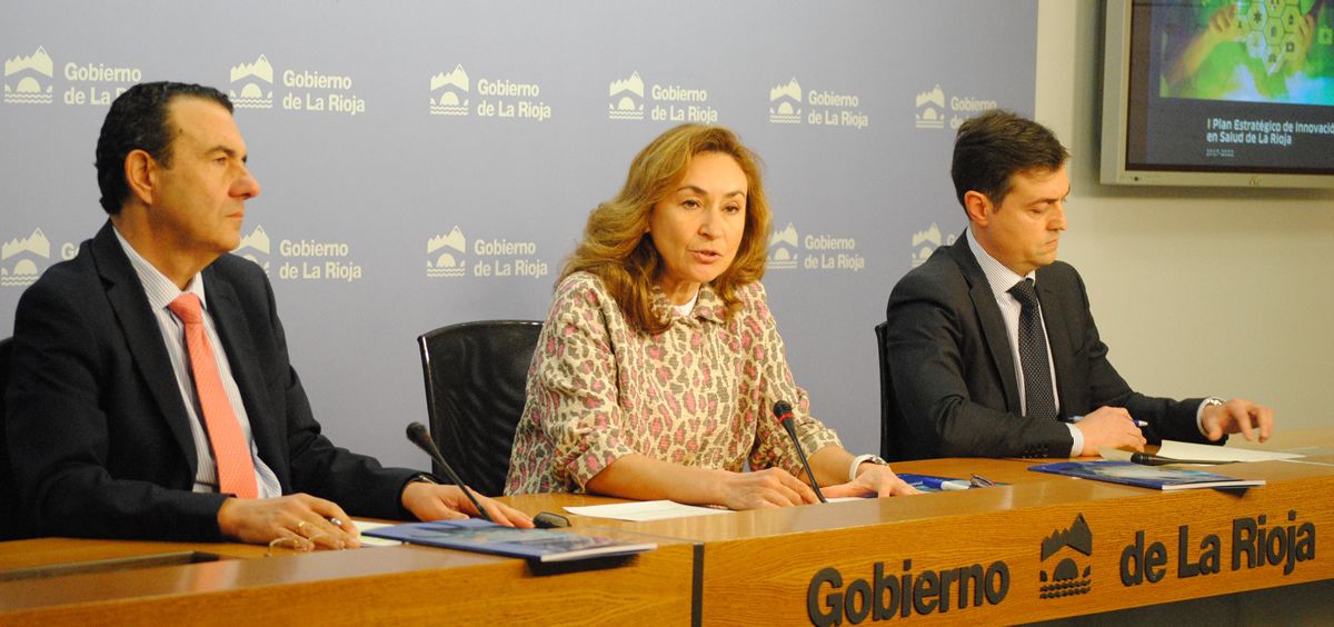 María Martín, junto a Javier Aparicio y Juan Carlos Oliva, durante la presentación del Plan.