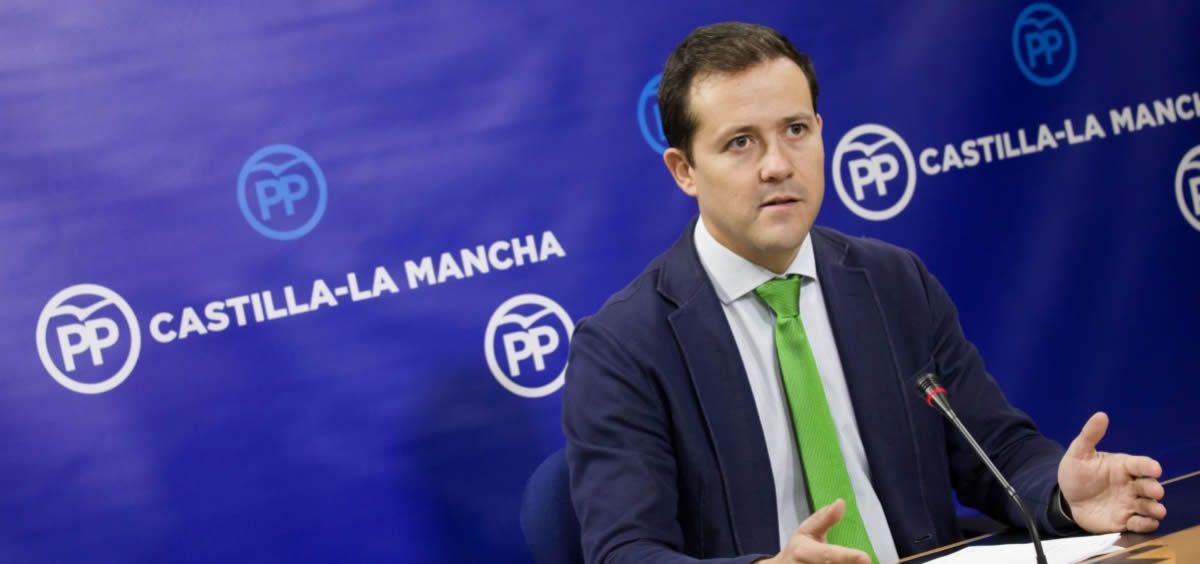 El portavoz de Sanidad del Grupo Parlamentario Popular en las Cortes de Castilla la Mancha, Carlos Velázquez, critica la gestión sanitaria del gobierno regional