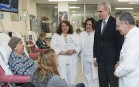 El consejero de Sanidad, Enrique Ruiz Escudero, ha visitado la Unidad de Día de Onco Hematología del Hospital Universitario de Getafe, que ha sido remodelada recientemente
