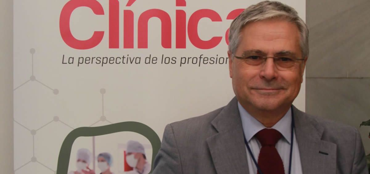 El presidente de la Federación de Asociaciones Científico Médicas (FACME), Fernando Carballo, teme que la nueva ley de protección de datos sea un obstáculo en la investigación biomédica