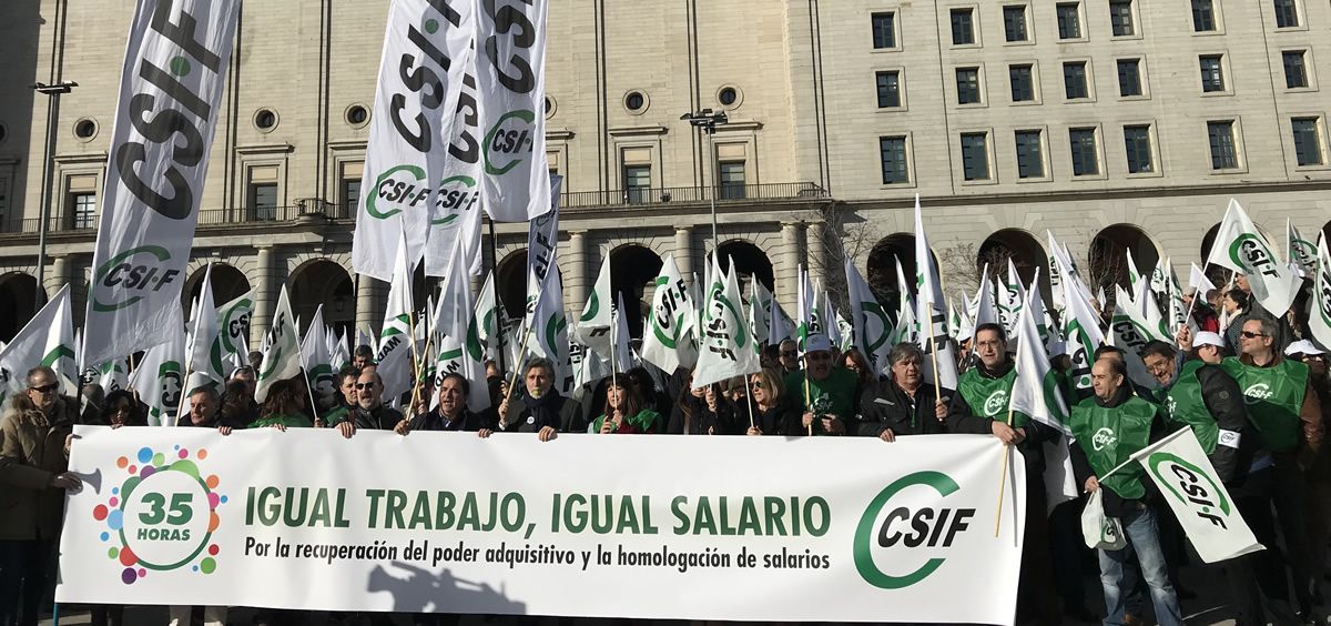 Funcionarios públicos, convocados por CSIF, exigen una subida salarial "notable".