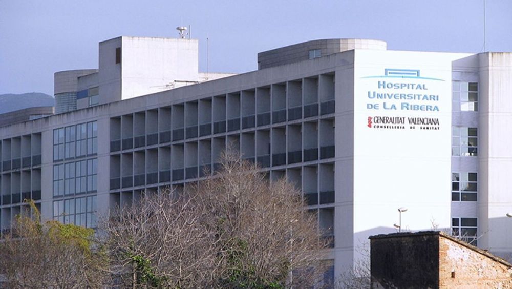 El Hospital La Ribera niega que los pacientes estén desatendidos en las Urgencias