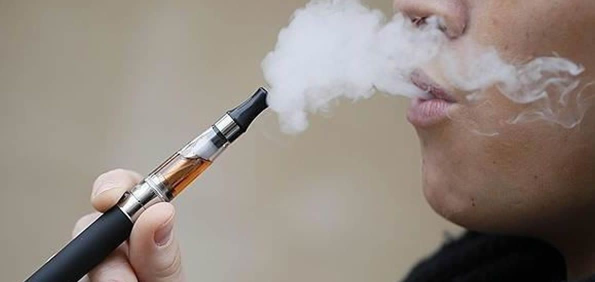 Inhalar vapor de los cigarrillos electrónicos puede aumentar las bacterias que causan neumonía