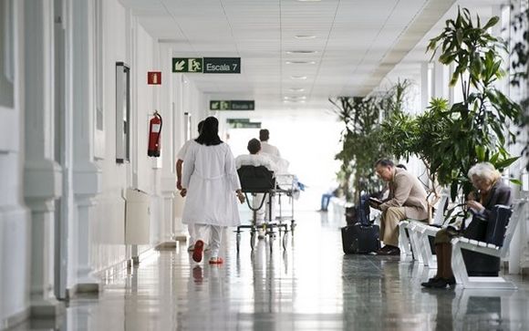 Los hospitales públicos pierden el 6% de las camas y el 2% del personal en cuatro años
