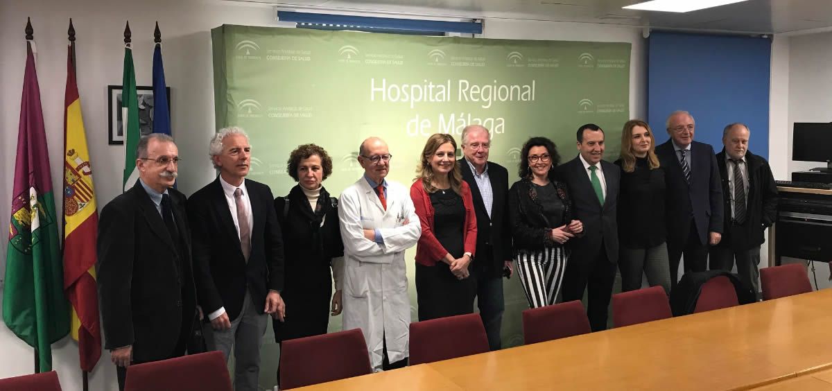 La consejera de Salud de Andalucía, Marina Álvarez, en la reunión mantenida hoy con el grupo de expertos que ha definido las necesidades de la atención hospitalaria en Málaga