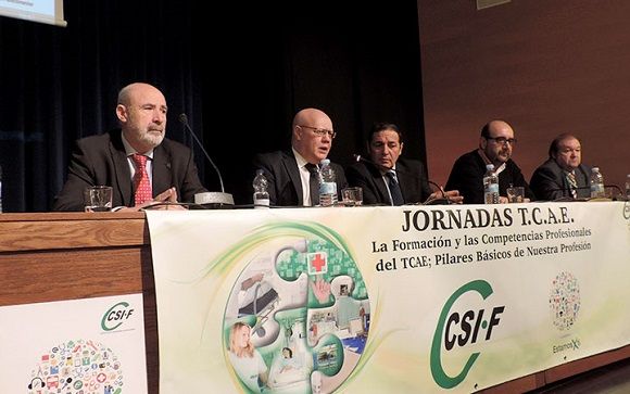Sáez Aguado, en el centro, ha anunciado esta medida durante unas jornadas organizadas por el sindicato CSIF.