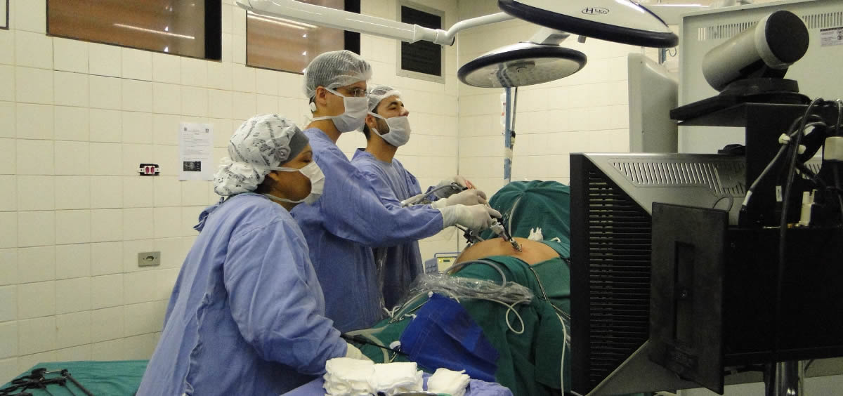 La técnica laparoscópica usa una cámara de vídeo para ver el campo quirúrgico dentro del paciente (Foto. ConSalud)