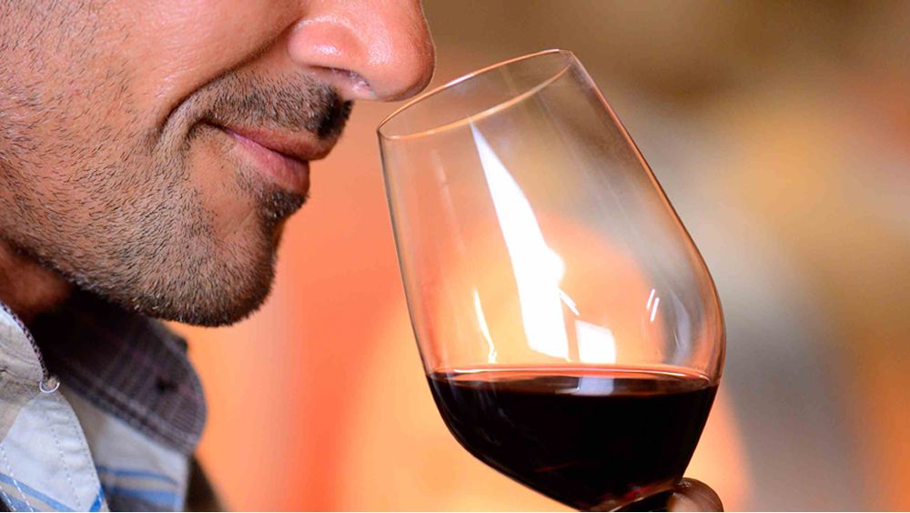 El vino tinto podría ayudar a combatir las caries dentales