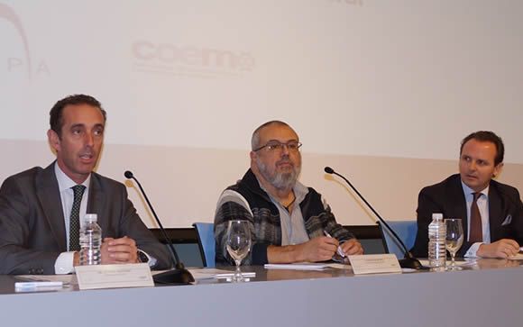 En la imagen, de izquierda a derecha, Antonio Montero, Emilio de Benito (presidente de ANIS), Adrián Guerrero. 