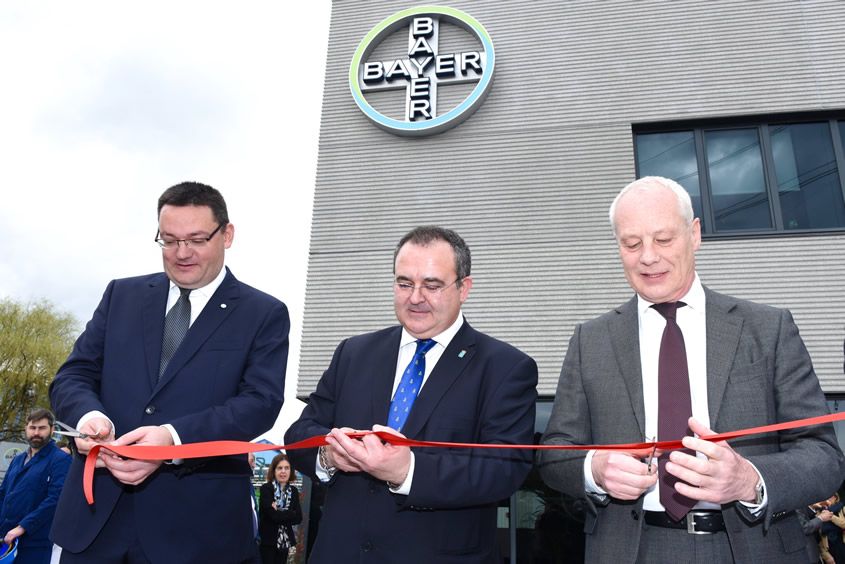 Inauguración del nuevo edificio de oficinas en su planta de producción de La Felguera (Asturias).