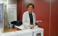 La doctora María Isabel Moya, durante las votaciones a la presidencia del Colegio de Médicos de Alicante
