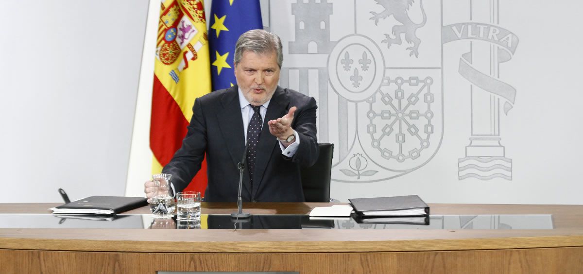 El portavoz del Gobierno, Íñigo Méndez de Vigo, al inicio de la rueda de prensa posterior al Consejo de Ministros