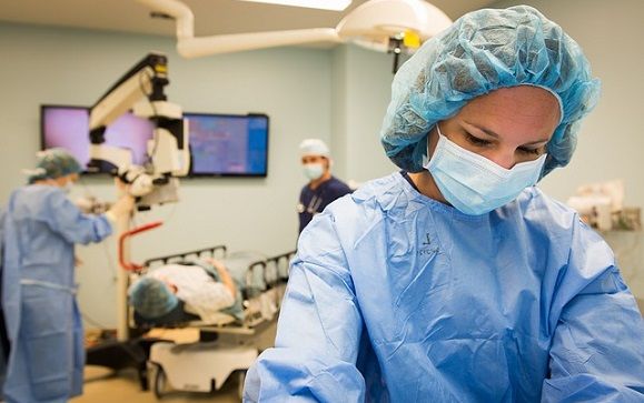Alargar la jornada laboral a los cirujanos MIR, ¿pone en peligro la vida de los pacientes?