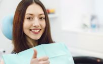 Los odontólogos aconsejan visitar dos veces al año al dentista