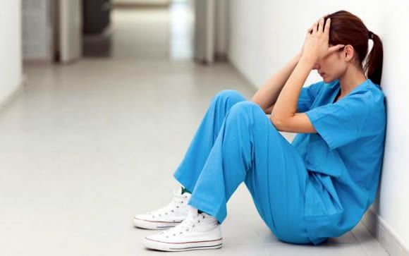 Un 3% de los médicos abandonan la profesión tras cometer un error con un paciente