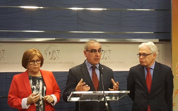 De izq. a drcha.: Marisol Pérez, José Martínez Olmos y Jesús María Fernández