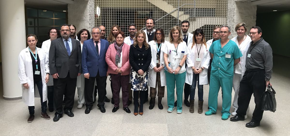 La consejera de Salud, Marina Álvarez, se ha reunido hoy en Huelva con el grupo de profesionales que han elaborado el plan funcional del nuevo Hospital Materno Infantil