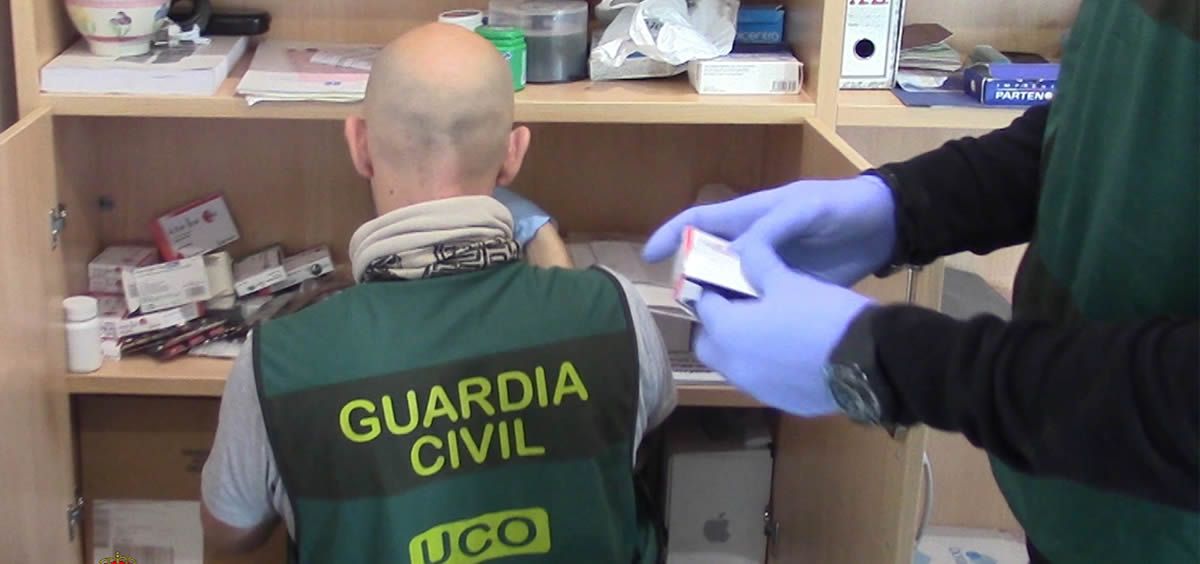Operación contra la red de fabricación de medicamentos ilegales por parte de la Unidad Central Operativa (UCO) de la Guardia Civil