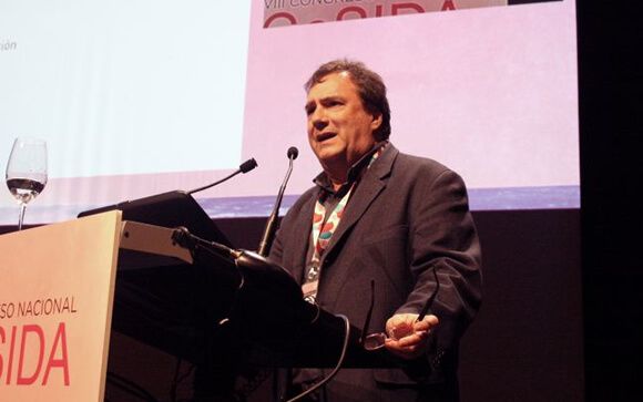Antonio Rivero, presidente de GeSIDA, durante su intervención en el último congreso de la sociedad científica