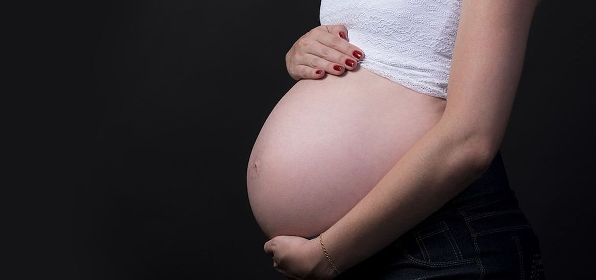 El test prenatal no invasivo reduce el riesgo de aborto y las amniocentesis en un 30%