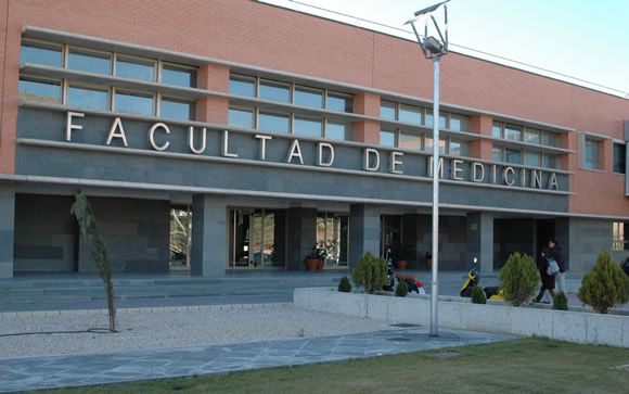 Los estudiantes de Medicina ante la nueva Facultad en Alicante: “Estamos viciando el sistema”