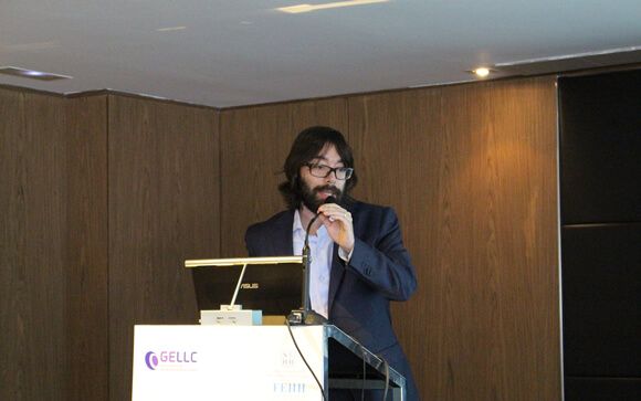 El doctor Pau Abirisqueta durante una de sus múltiples intervenciones durante la Reunión Anual del Grupo Español de Leucemia Linfocítica Crónica