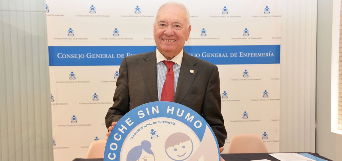 Florentino Pérez Raya, presidente del Consejo General de Enfermería, durante la presentación de la campaña #CocheSinHumo