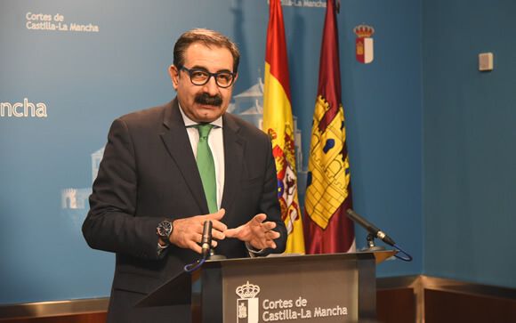 Jesús Fernández Sanz, consejero de Sanidad de Castilla-La Mancha, en rueda de prensa.