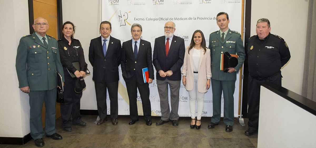 Representantes de la Policía Nacional, la Guardia Civil, los Colegios de Médicos y de Enfermería de Cádiz, así como de la Subdelegación del Gobierno