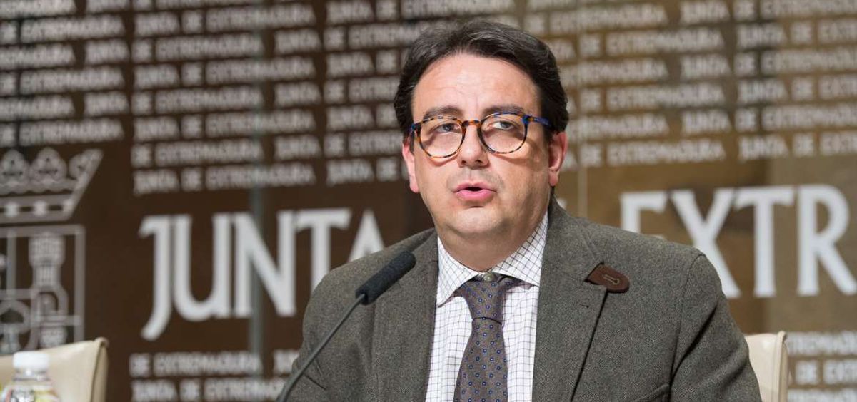 José María Vergeles, consejero de Sanidad de Extremadura. anunció en 2016 la puesta en marcha de un primer protocolo de actuación sanitaria en violencia de género