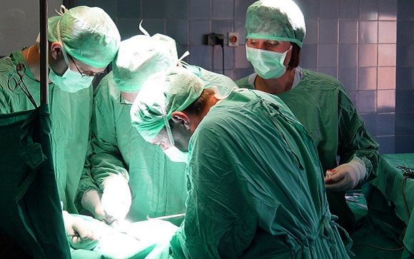 El Hospital de la Arrixaca realiza el primer triple bypass coronario de España