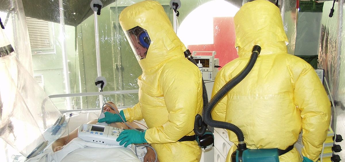 La OMS colabora con distintas ONG para potenciar la asistencia sanitaria por el ébola en África