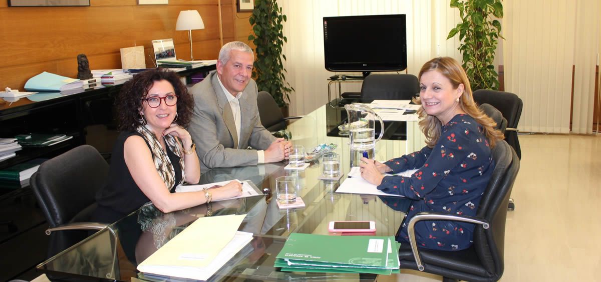 María Isabel Baena, José Sánchez Gámez y Marina Álvarez han mantenido un encuentro en el que han analizado la situación actual de la sanidad en Andalucía