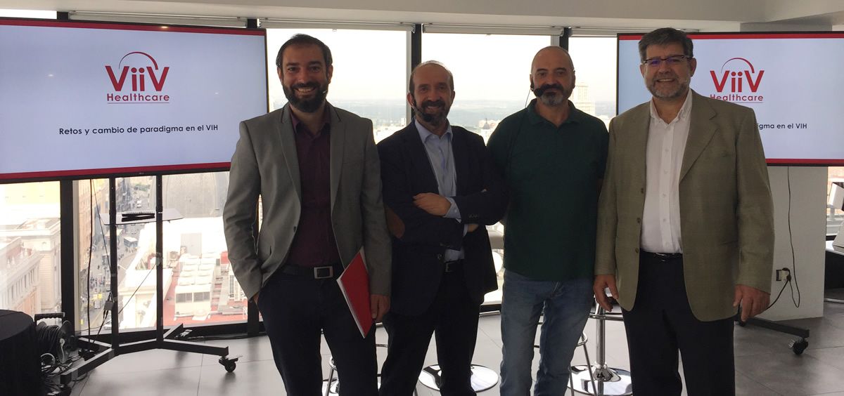 De izq. a drcha.: Pere Estupinyà, Santiago Moreno, Diego García y Felipe Rodríguez, durante su participación en el seminario sobre VIH